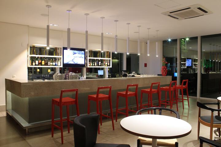 Lounge 80 of 96