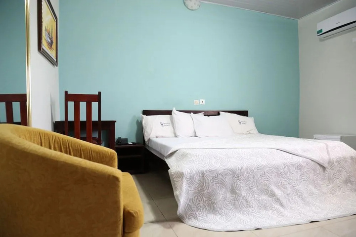 Room 6 of 25