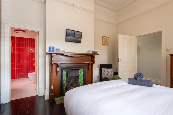 Room 2 of 18