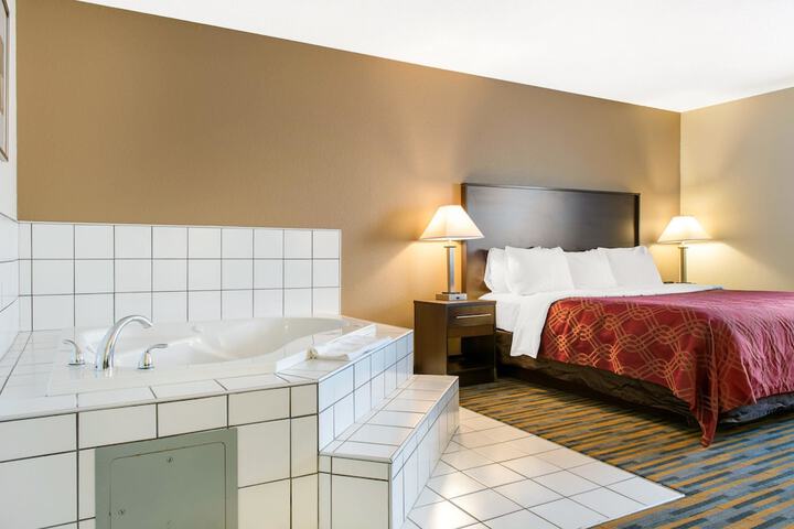 1 King Bed (9 of 11)