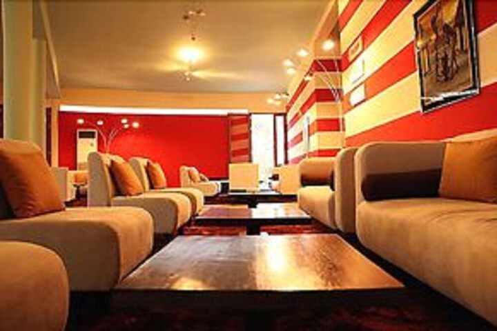 Lounge 19 of 28