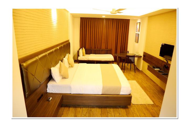 Room 7 of 13