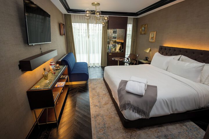 Room 13 of 23