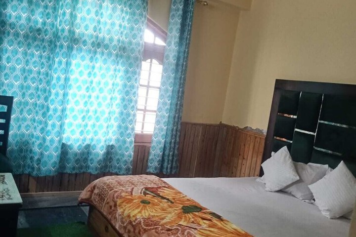 Room 14 of 50