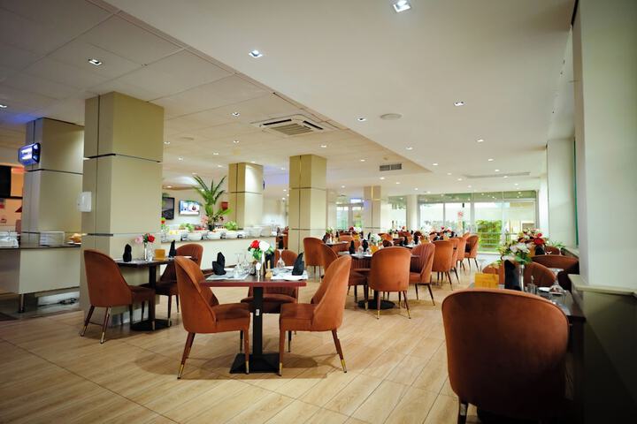 Dining 52 of 78