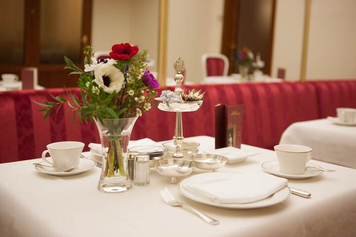 Dining 42 of 49
