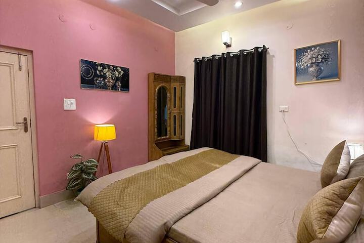Room 4 of 35