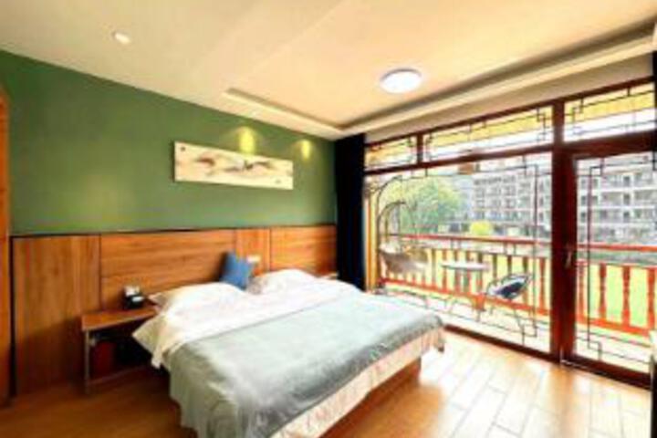 Room 10 of 12