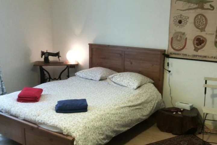 Room 6 of 16
