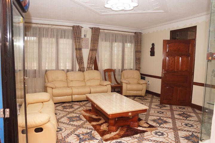 Lounge 67 of 86
