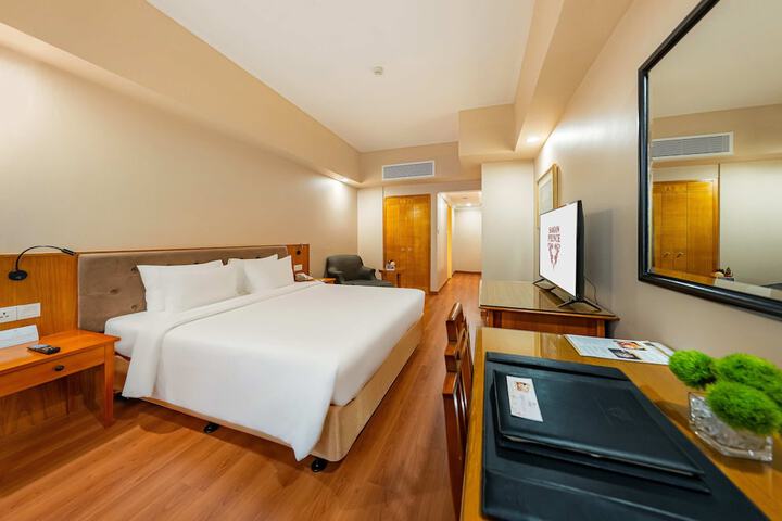 Room 12 of 83