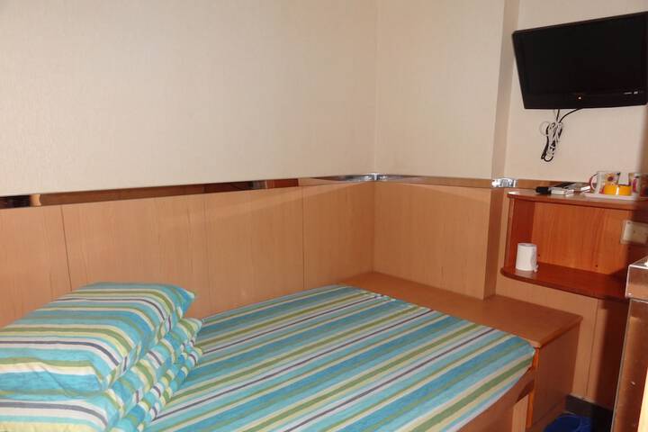 Room 3 of 32