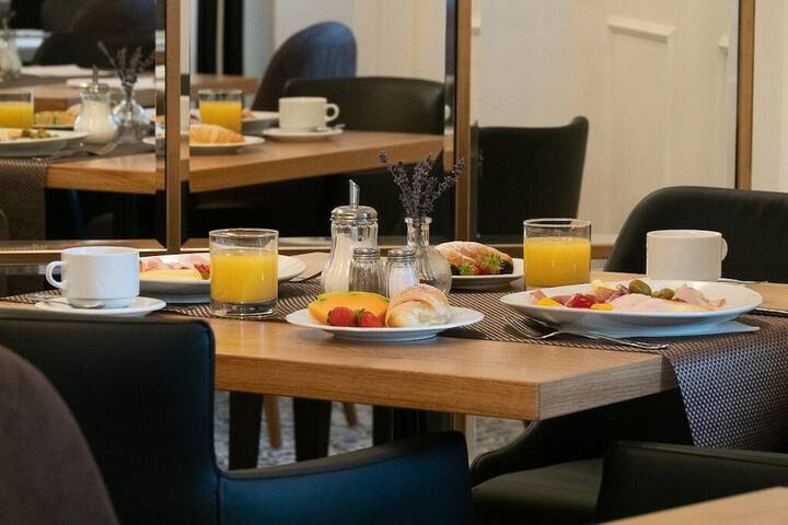 Breakfast/Coffee Service 31 of 37