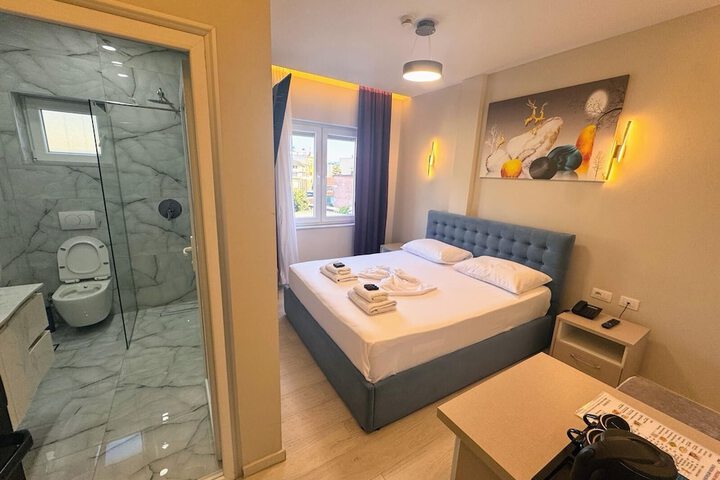 Room 18 of 77