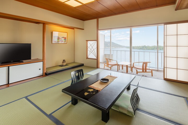 Room 9 of 25