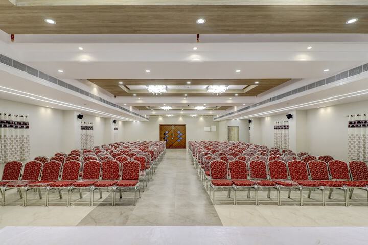 Ballroom/Hall 28 of 37