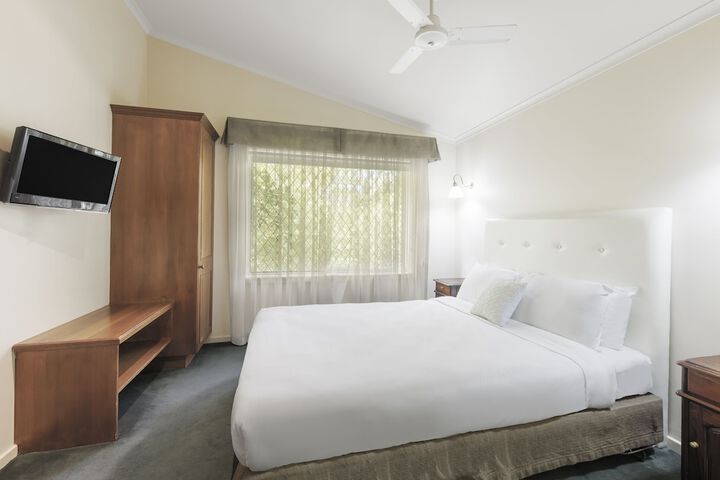 Room 3 of 99