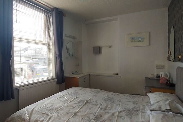 Room 6 of 49