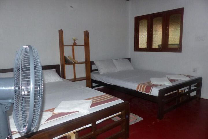 Room 6 of 30