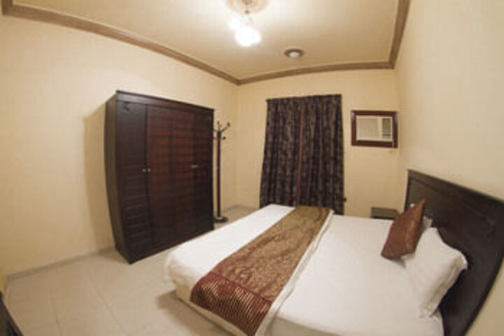 Room 6 of 14