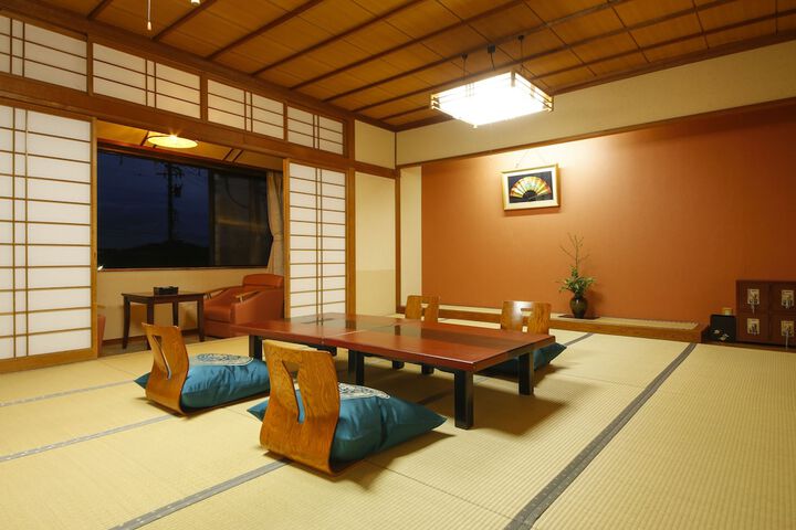 Room 12 of 40