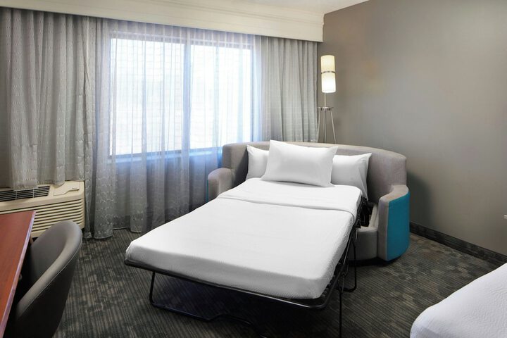 Room 10 of 26