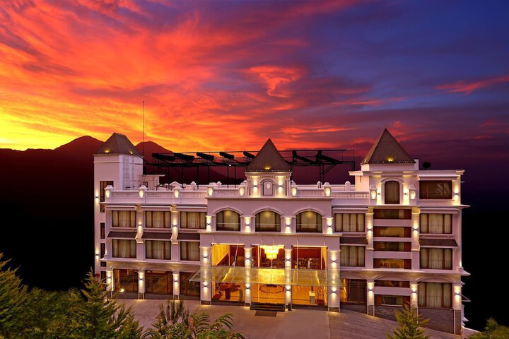 Image of PLUM JUDY - THE LEISURE HOTEL