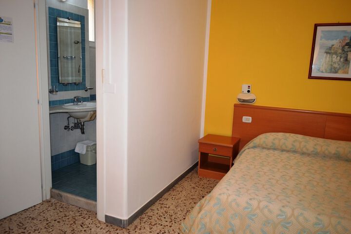 Room 10 of 45