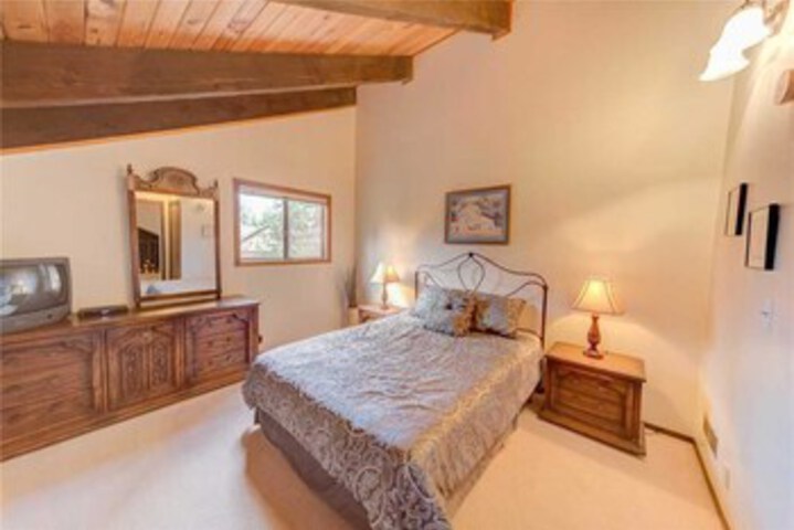 Room 12 of 20
