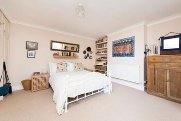Room 10 of 28