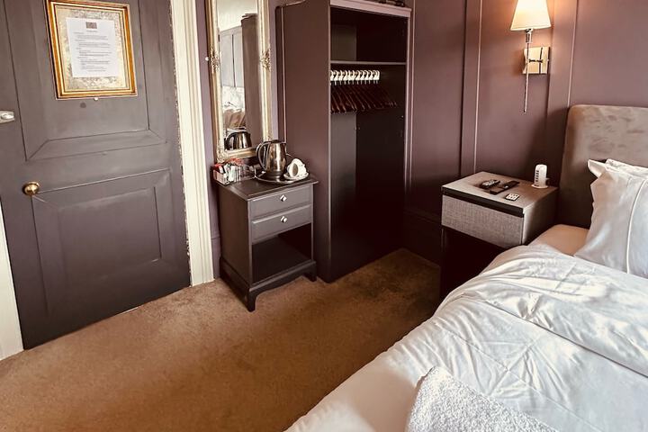 Room 19 of 171
