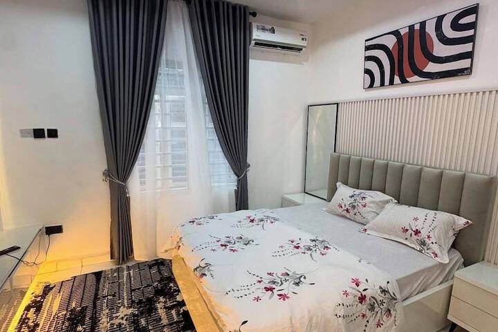 Room 14 of 33