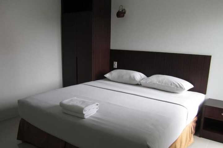 Room 25 of 40