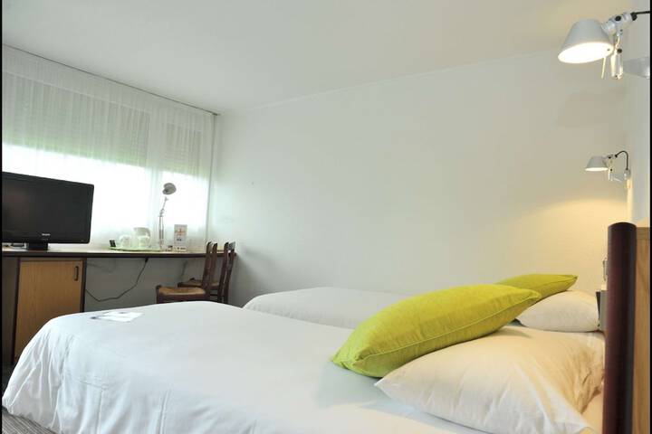 Room 3 of 31