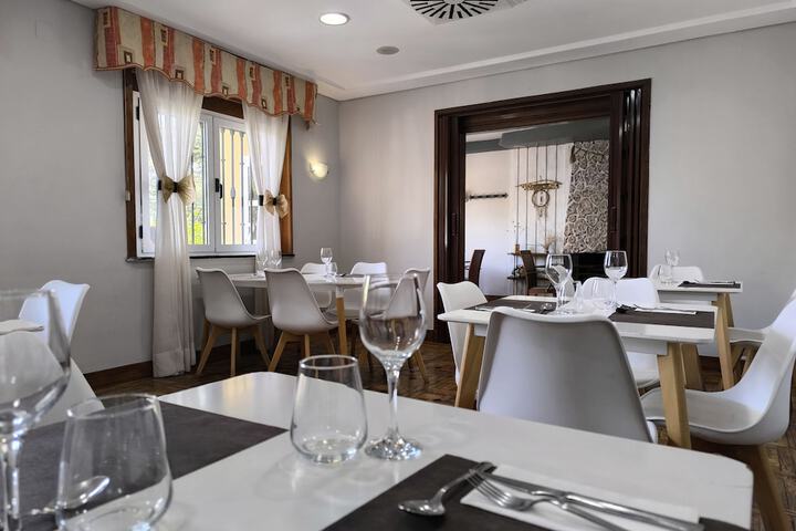 Dining 14 of 19
