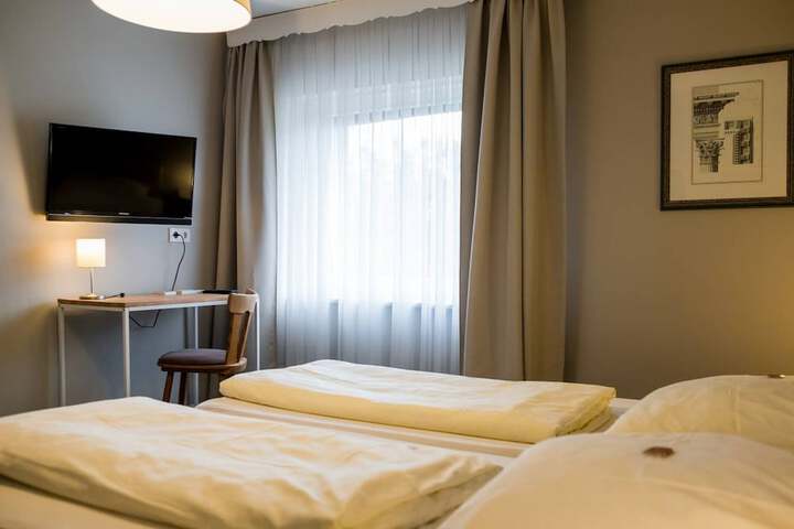 Room 6 of 36