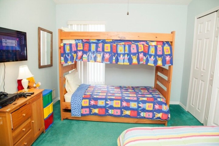Room 7 of 28