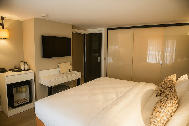 Room 6 of 38