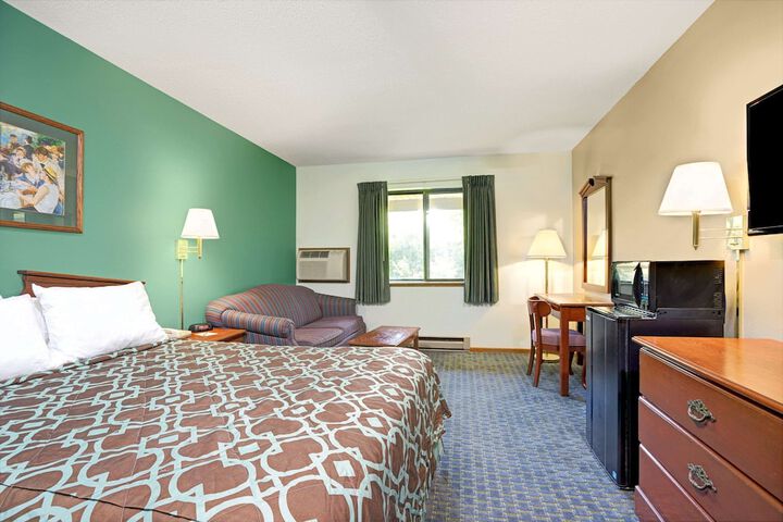 1 King Bed (1 of 7)