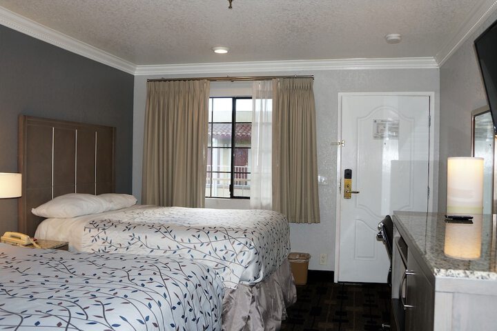 Queen Bed Accessible (13 of 45)