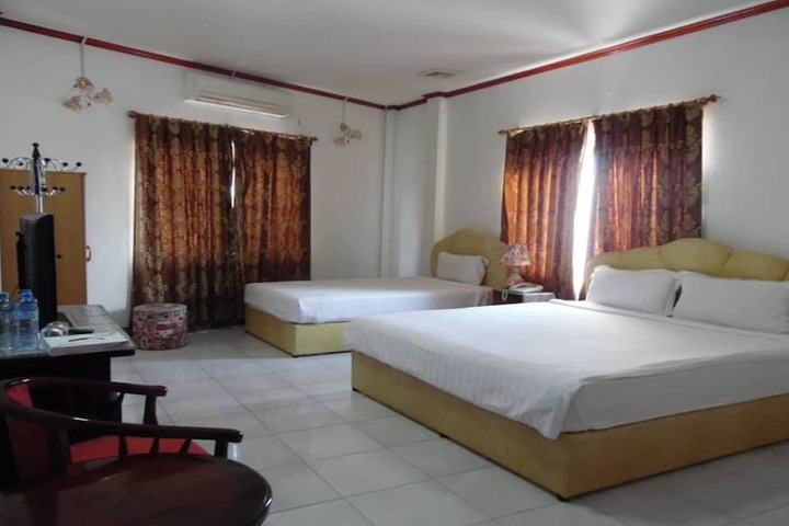 Room 9 of 37