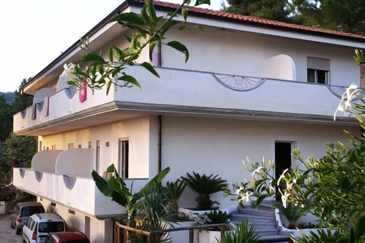 Hotel 67 of 80