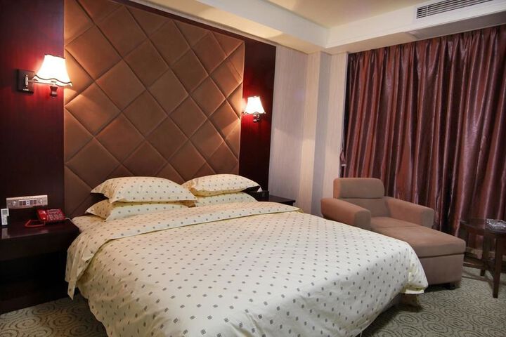 Room 10 of 26