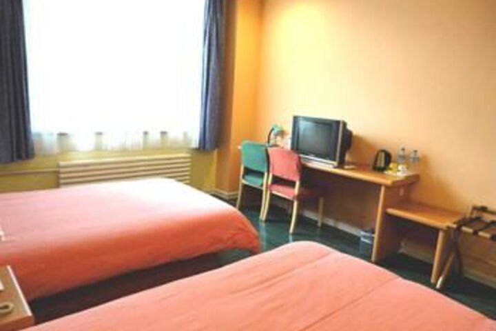 Room 17 of 32