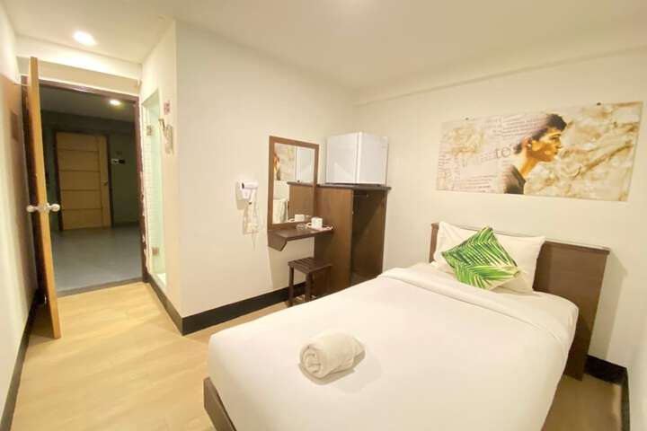 Room 16 of 48