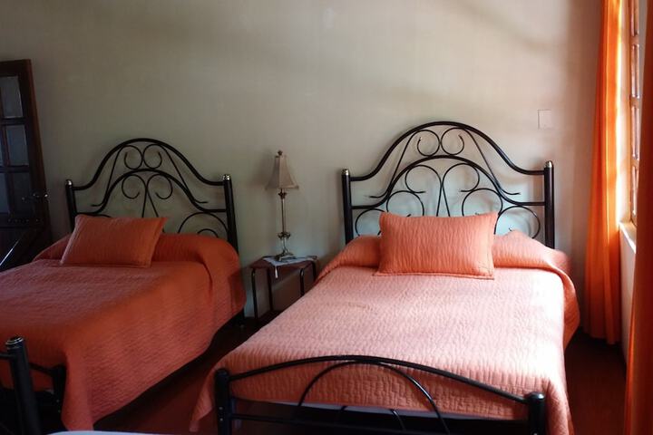 Room 4 of 33