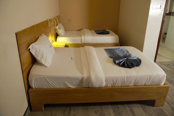 Room 5 of 33