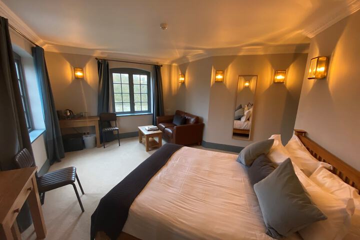 Room 9 of 48