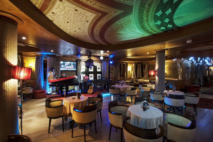 Lounge 59 of 73