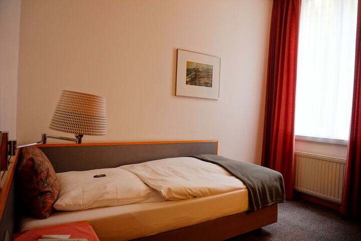 Room 9 of 29
